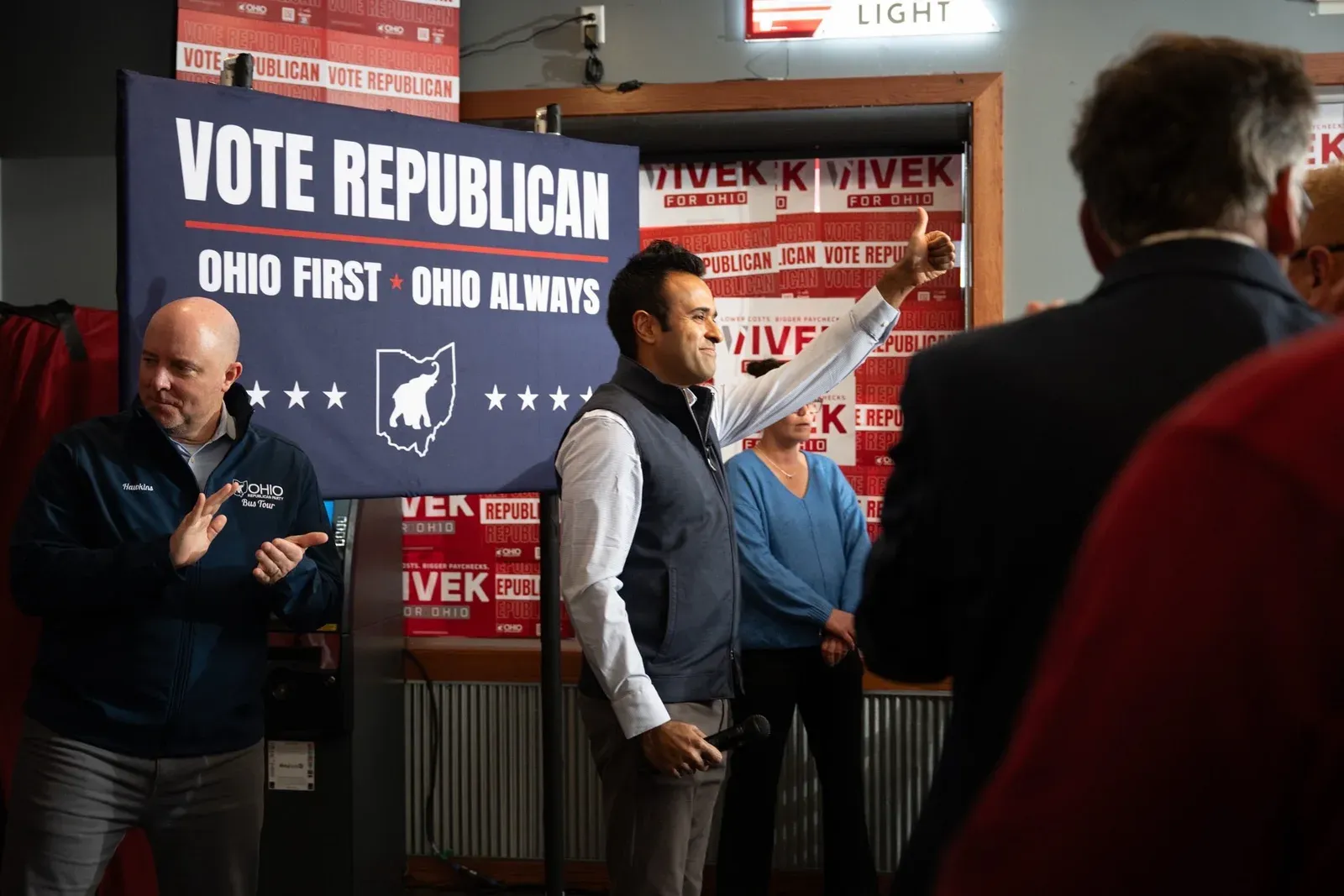 Ramaswamy Tours Appalachian Ohio, Draws Crowd in Perry County
