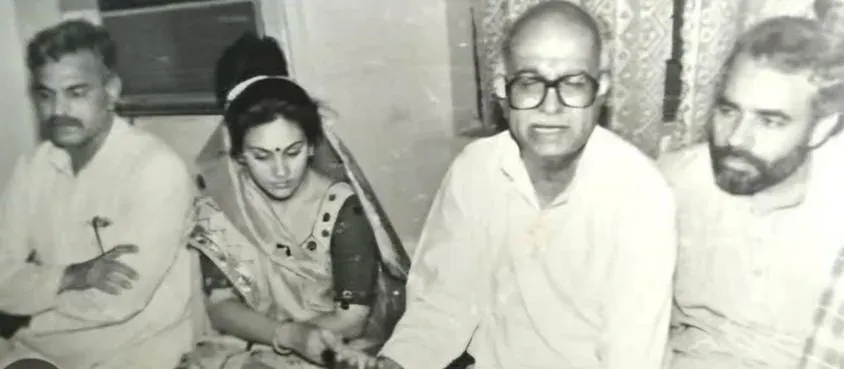 Dipika Chikhlia shares rare throwback photo with LK Advani and PM Modi