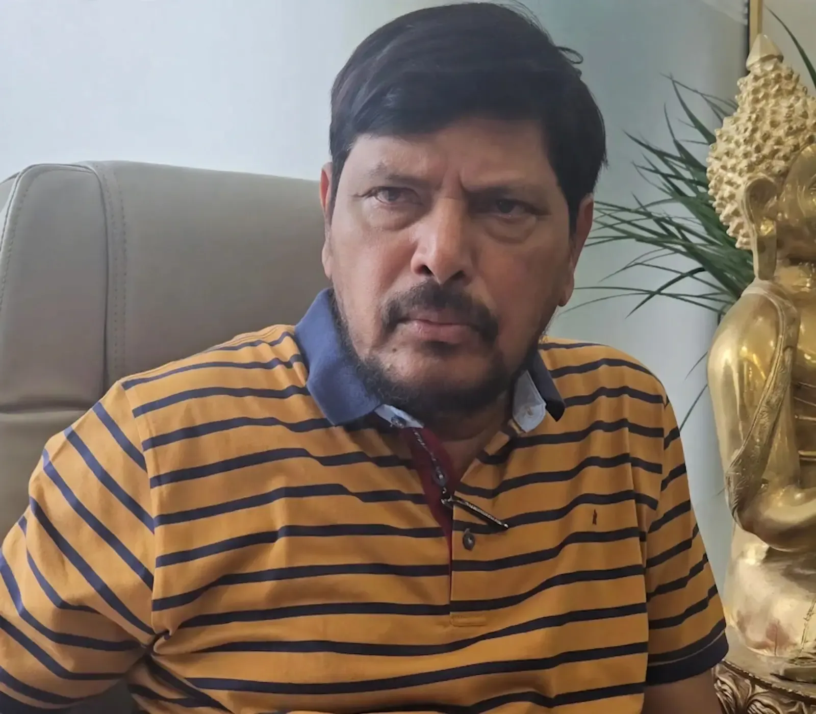 रामदास अठावले का उद्धव ठाकरे पर पलटवार: '2029 के चुनाव में जनता देगी जवाब, यह बांग्लादेश नहीं'