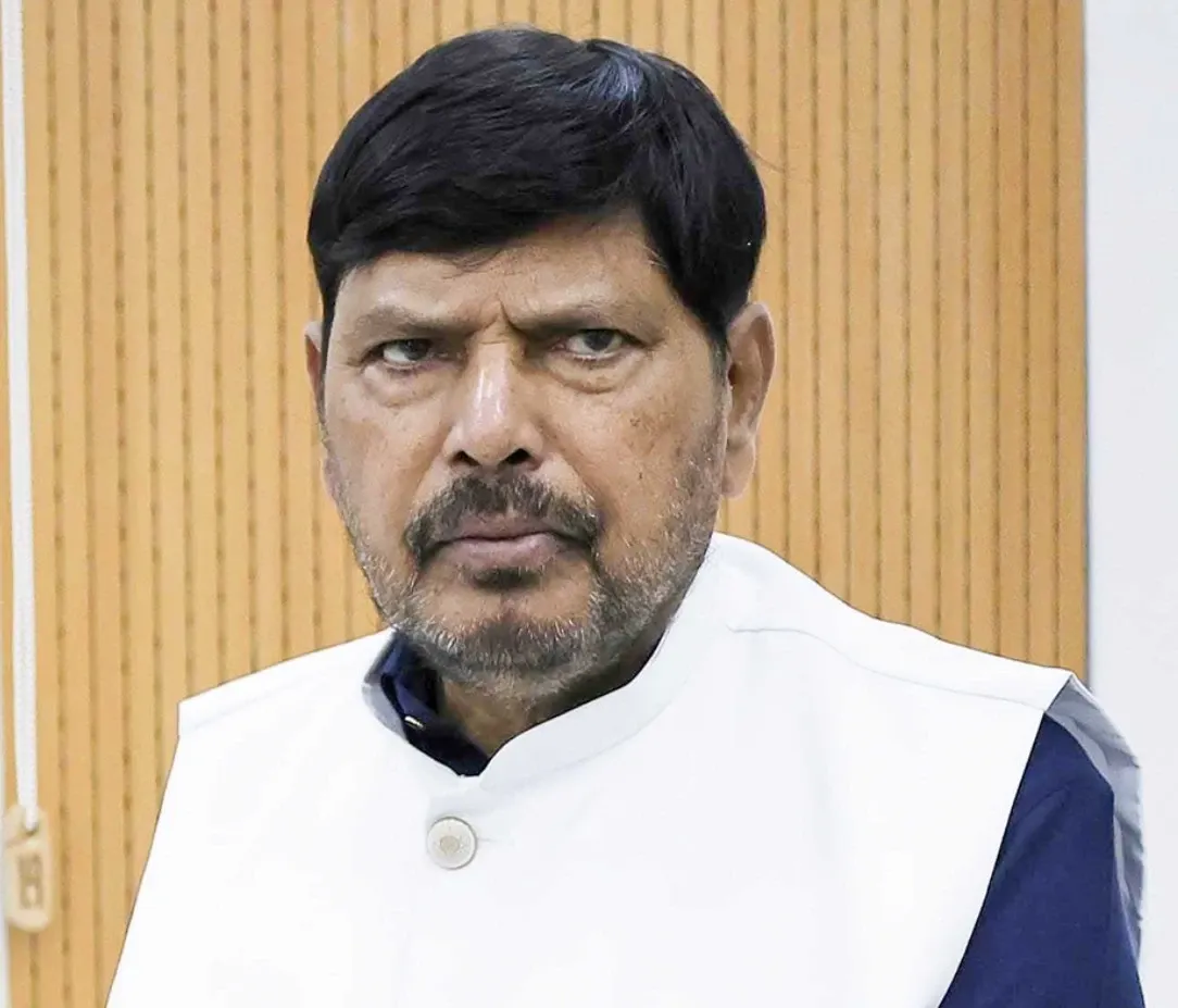 Why is Ramdas Athawale Criticizing Raj and Uddhav Thackeray Over Hindi?