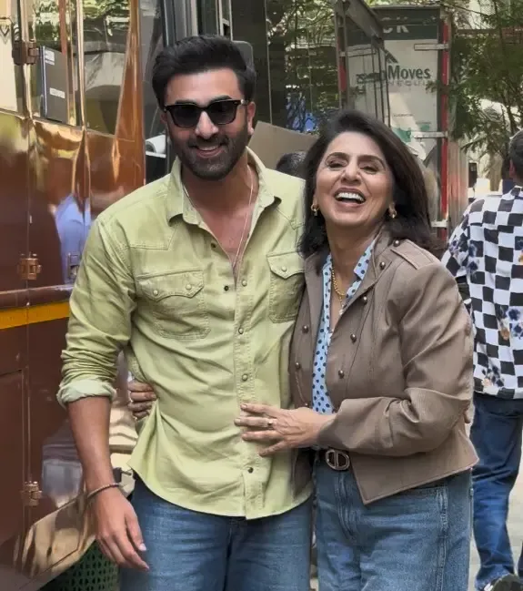 Ranbir Kapoor dances 'Senti' hook step with mom Neetu Kapoor in Andheri