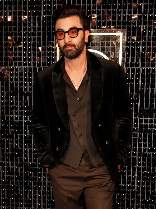 What Song Does Ranbir Kapoor Keep Playing?