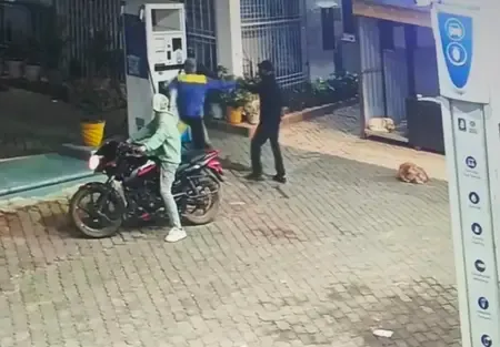 रांची : एक ही रात में दो पेट्रोल पंप और एक सीएनजी पंप पर लूट, ओरमांझी में दुकानदार को चाकू मारा