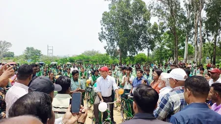 रांची में 693 छात्र-छात्राओं को निःशुल्क साइकिल, कल्याण मंत्री चमरा लिंडा बोले — ड्रॉपआउट रोकना प्राथमिकता