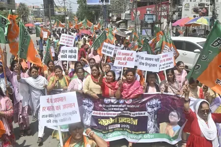 रांची में भाजपा महिला कार्यकर्ताओं का प्रदर्शन, कांग्रेस ऑफिस घेरने की कोशिश