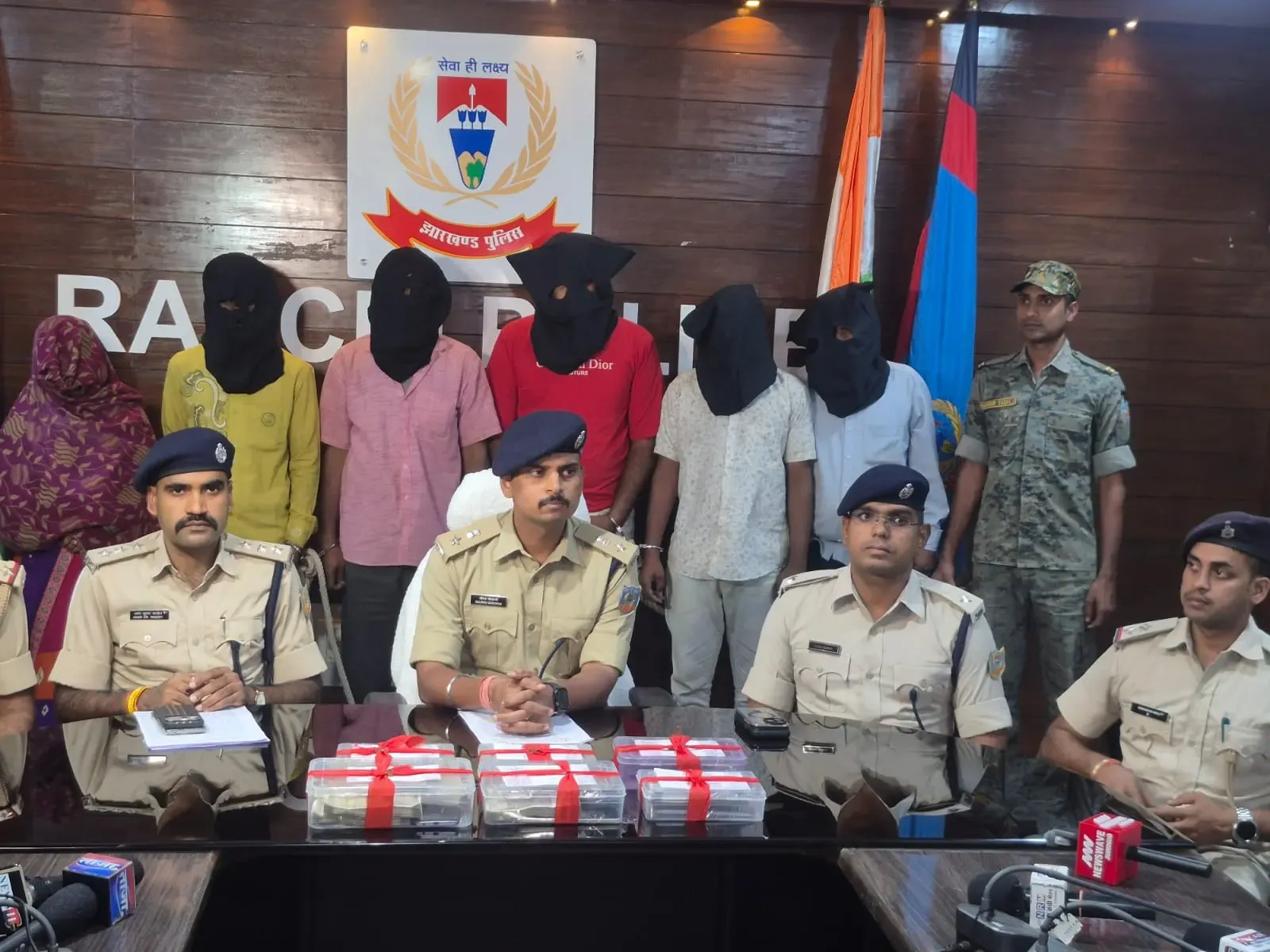 रांची: आदर्श नगर डकैती गिरोह के 6 सदस्य गिरफ्तार, ₹4.24 लाख नकद, इनोवा-स्कॉर्पियो बरामद