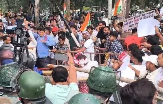 रांची: JPSC-JSSC अनियमितता पर छात्रों का विधानसभा घेराव, पथराव-लाठीचार्ज में कई घायल