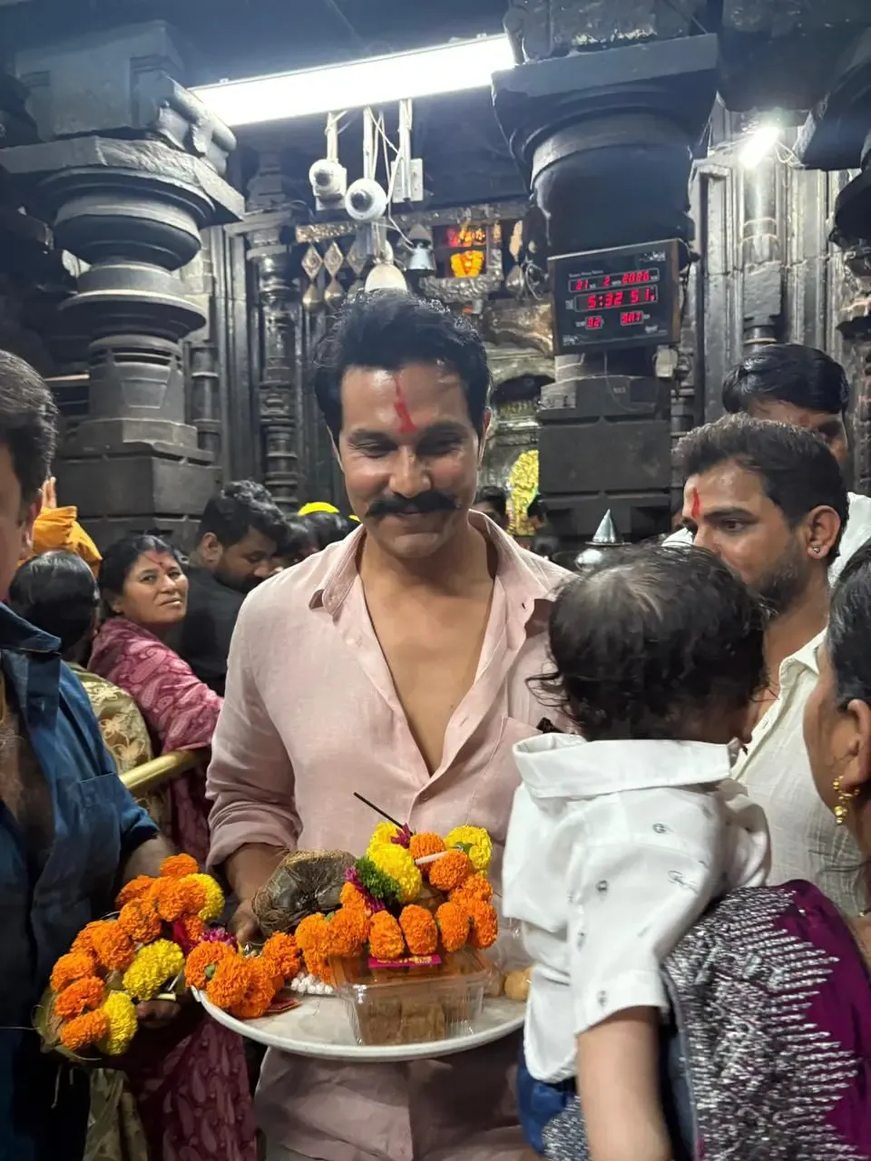 Randeep Hooda Seeks Blessings at Mahalaxmi Temple as He Prepares for Fatherhood and Wraps Up Film 'Eetha'
