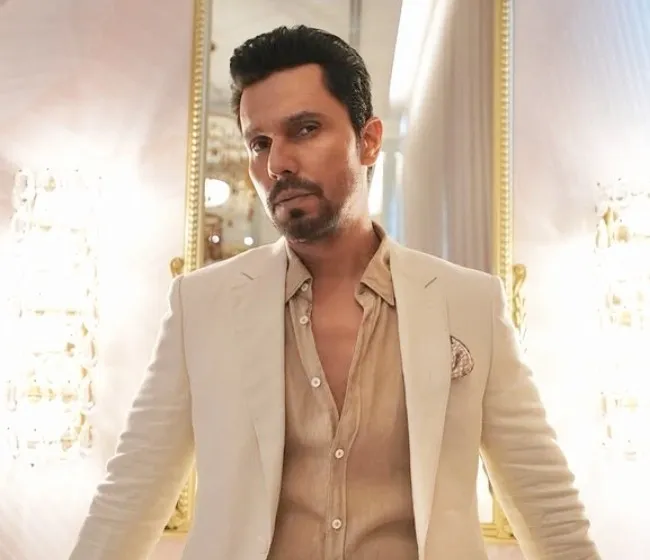 What is Randeep Hooda's Fashion Philosophy?