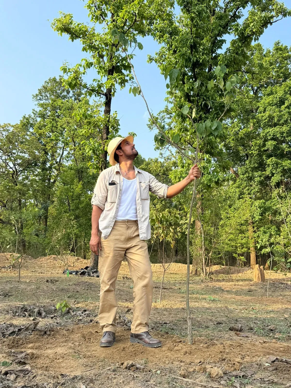 Did Randeep Hooda and wife Lin really plant over 500 trees to celebrate World Environment Day?