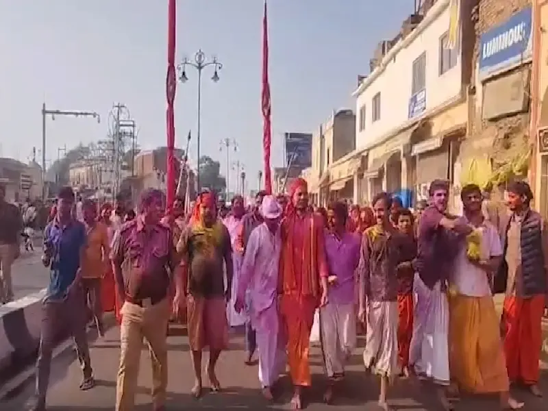 अवध में होली का आगाज: रंगभरी एकादशी के साथ साधुओं की शोभायात्रा
