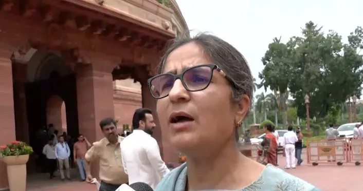रंजीत रंजन का आरोप: सरकार चर्चा से भाग रही है, अमरा राम ने पुलिस कार्रवाई पर साधा निशाना