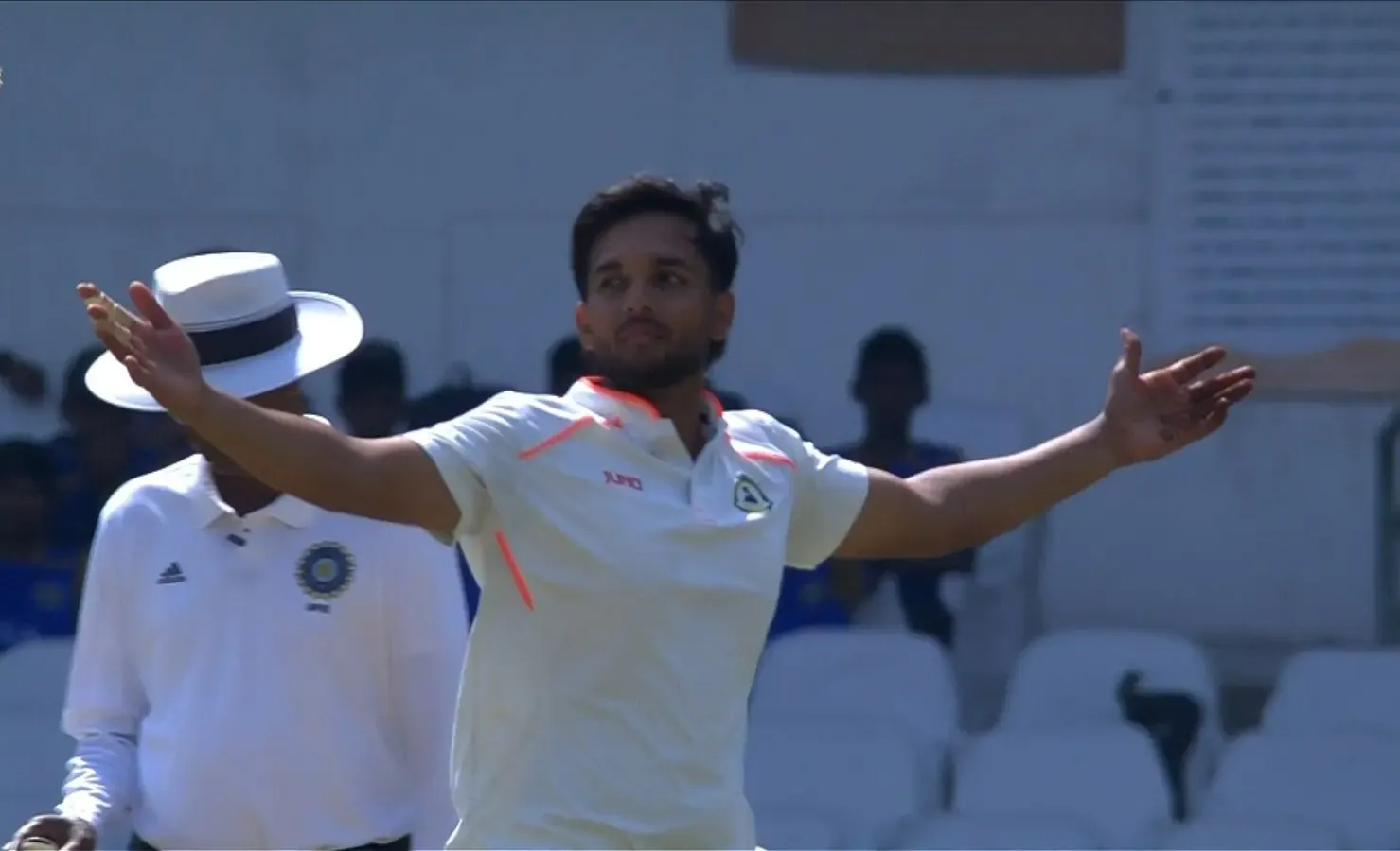 Ranji Trophy: Vidarbha Takes First-Innings Advantage After Dubey's Record-Breaking Spell on Day 3