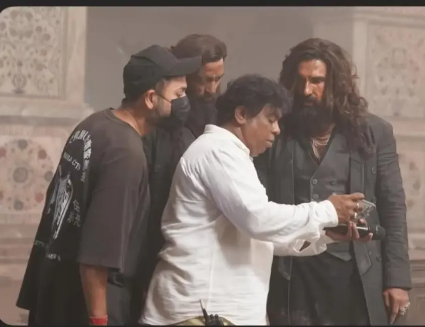 Ranveer Singh Honors Dhurandhar Team as True Warriors