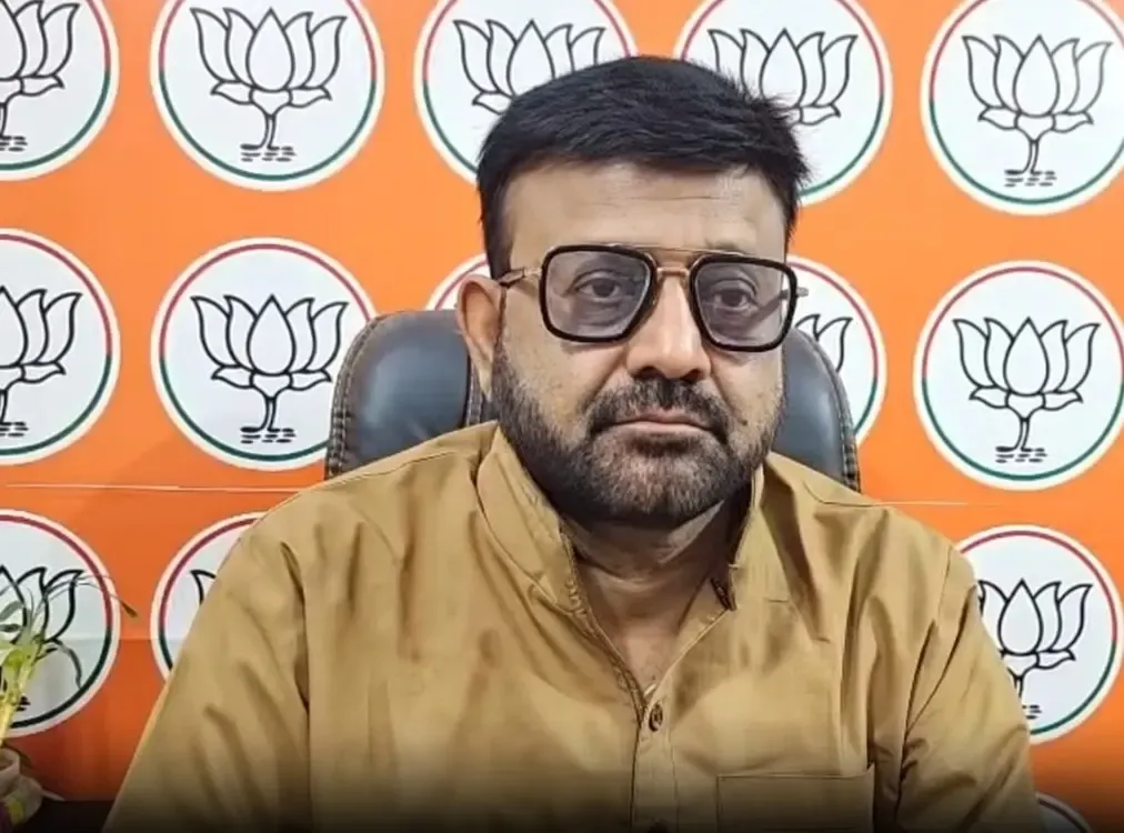 क्या राष्ट्रपति भवन कार्यक्रम में राहुल गांधी का पटका न पहनना देश का अपमान है?