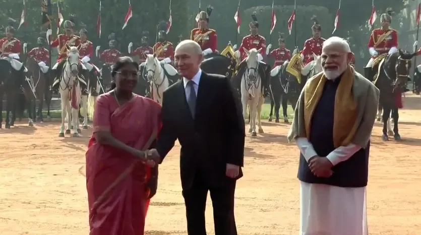 क्या राष्ट्रपति भवन में रूसी प्रेसिडेंट पुतिन का सम्मान गार्ड ऑफ ऑनर से किया गया?