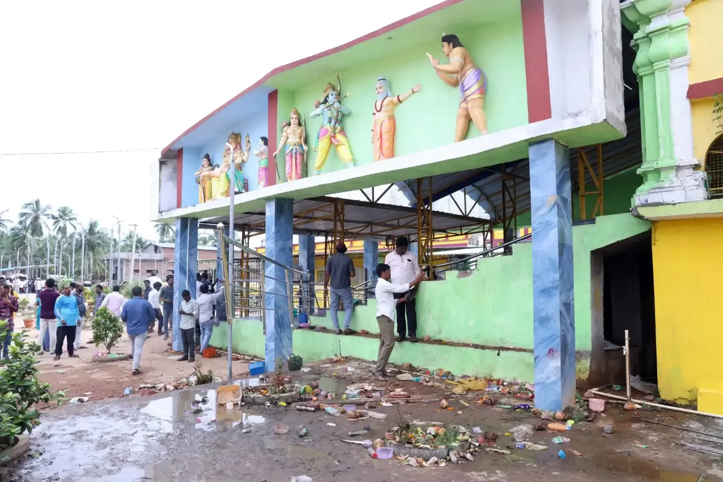 क्या राष्ट्रपति द्रौपदी मुर्मू और उपराष्ट्रपति सीपी राधाकृष्णन ने वेंकटेश्वर मंदिर में भगदड़ की घटना पर दुख जताया?