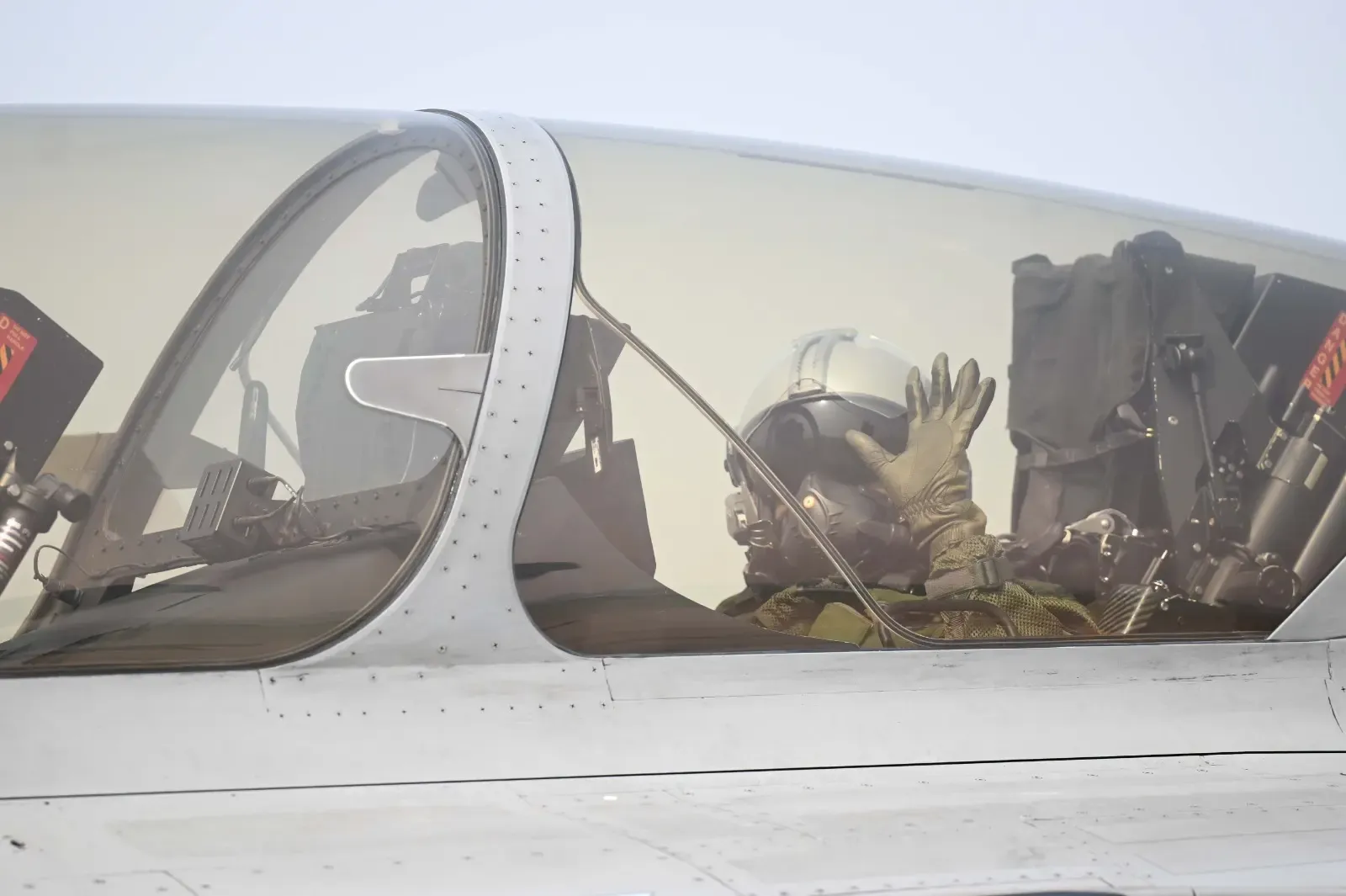 क्या राष्ट्रपति द्रौपदी मुर्मू ने लड़ाकू विमान 'राफेल' में उड़ान भरकर इतिहास रचा?