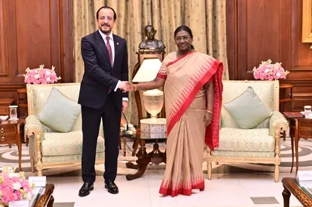 राष्ट्रपति द्रौपदी मुर्मु ने साइप्रस के राष्ट्रपति निकोस क्रिस्टोडोलिड्स का किया स्वागत, भारत-साइप्रस संबंध अब 'रणनीतिक साझेदारी'