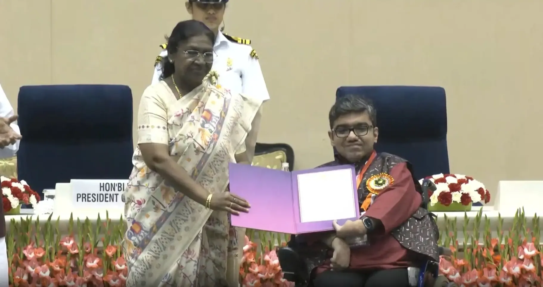 क्या राष्ट्रपति द्रौपदी मुर्मू ने अंतर्राष्ट्रीय दिव्यांगजन दिवस पर दिव्यांगों को राष्ट्रीय पुरस्कार से सम्मानित किया?