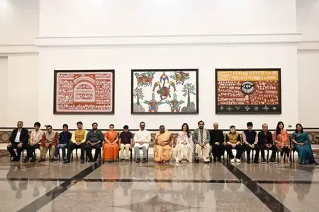 राष्ट्रपति द्रौपदी मुर्मू ने देखी फिल्म 'सितारे जमीन पर', आमिर खान और उनकी टीम रही मौजूद