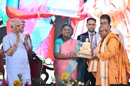 राष्ट्रपति द्रौपदी मुर्मू ने श्री नारायण गुरु की महासमाधि शताब्दी समारोह का उद्घाटन किया