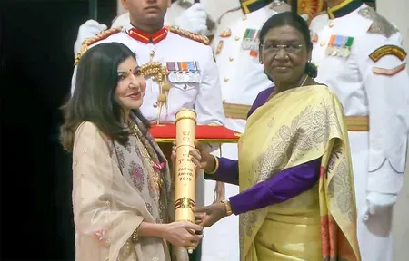 राष्ट्रपति मुर्मु ने अलका याग्निक, ममूटी समेत 65 हस्तियों को पद्म पुरस्कार प्रदान किए