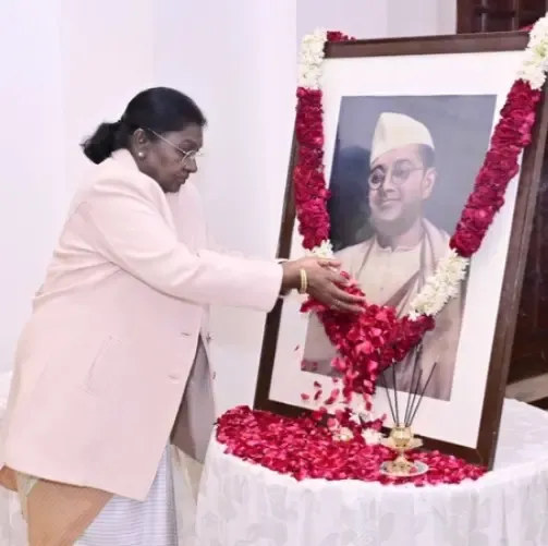 क्या राष्ट्रपति मुर्मू ने नेताजी सुभाष चंद्र बोस को श्रद्धांजलि दी और उनके योगदान को याद किया?