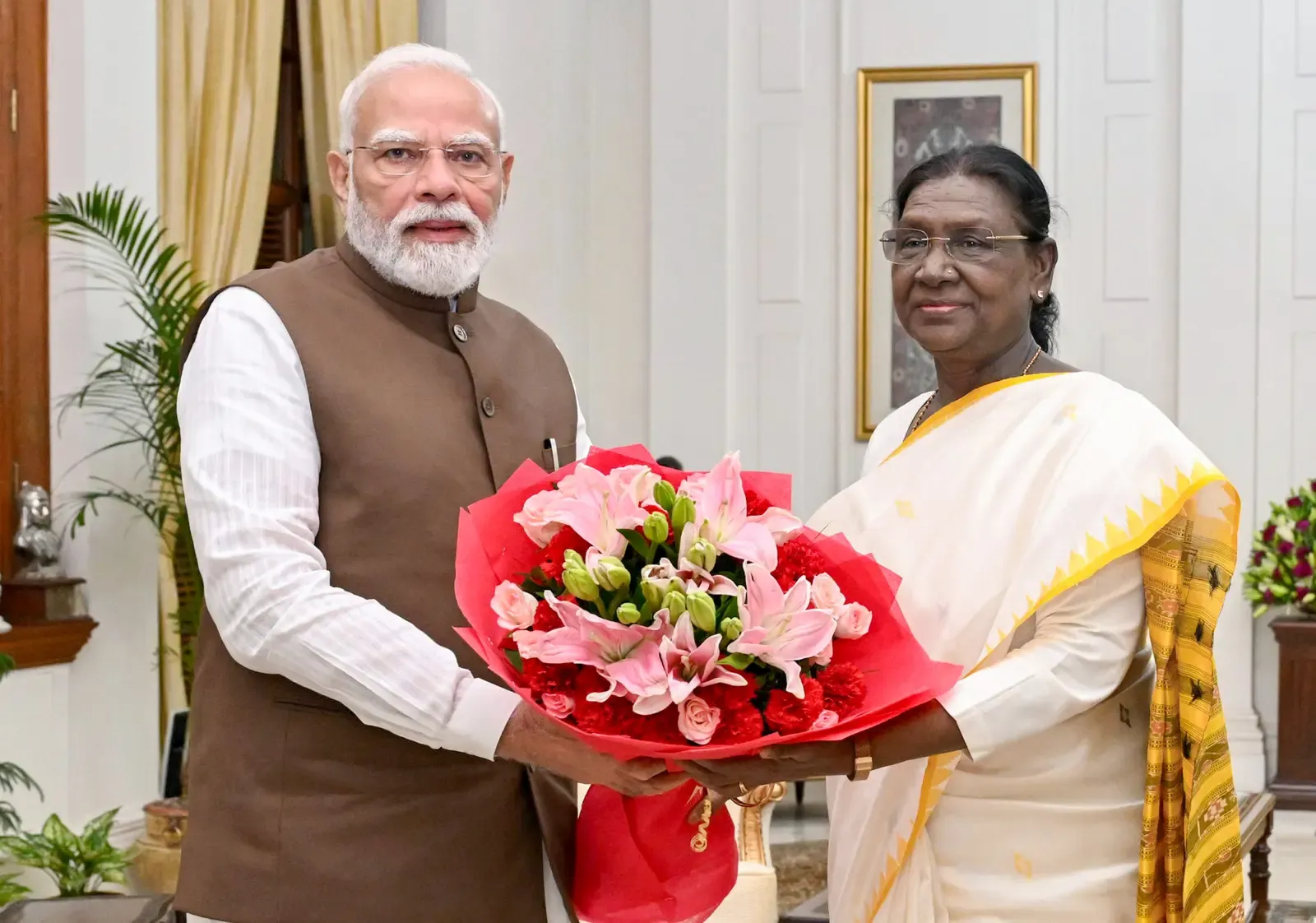 PM मोदी के जन्मदिन पर राष्ट्रपति मुर्मु की शुभकामनाएं: '25 वर्षों में सुशासन के नए प्रतिमान'