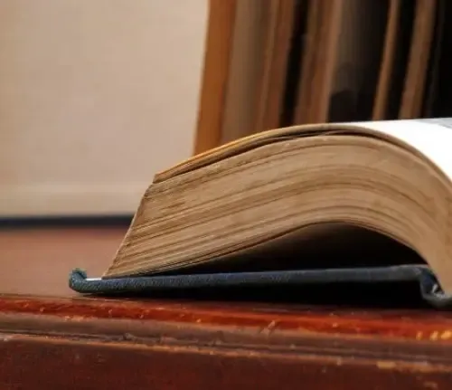 11वें राष्ट्रीय आयुर्वेद दिवस पर जानें बृहत्त्रयी — चरक, सुश्रुत संहिता और अष्टांग हृदय का महत्व