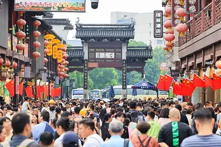 राष्ट्रीय दिवस की छुट्टियों के दौरान चीन में यातायात की मात्रा रिकॉर्ड स्तर पर पहुंची