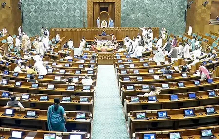 रसोई गैस संकट: राजनीतिक बयानबाजी में तेज़ी, पक्ष और विपक्ष आमने-सामने
