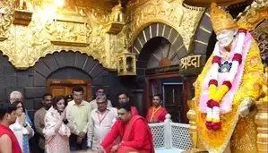 Raveena Tandon Visits Sai Baba Temple in Shirdi