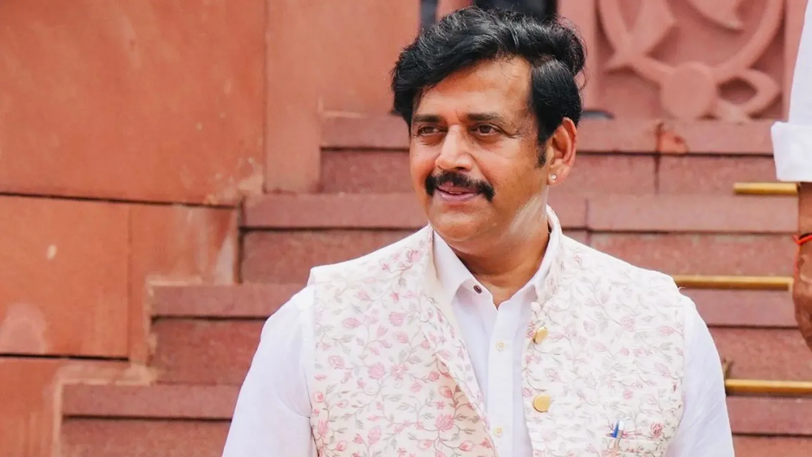 Ravi Kishan on working with Janhvi Kapoor in 'Peddi' after 'Army' with Sridevi