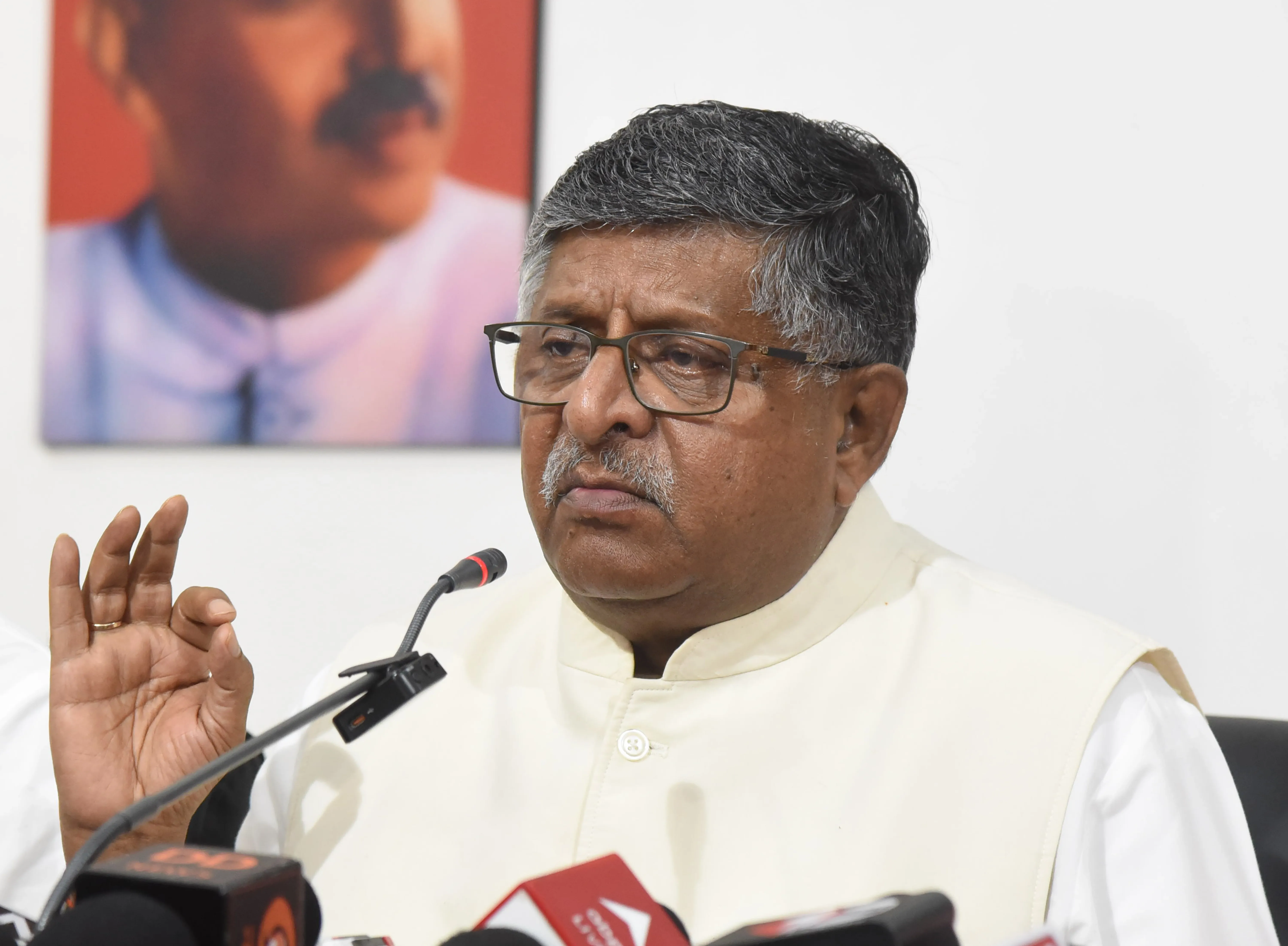 Did Ravi Shankar Prasad Just Slam Rahul Gandhi and Tejashwi Yadav Over Insults to PM Modi’s Mother?