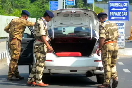 Is the Delhi Police on the trail of a second suspected vehicle linked to the Red Fort blast?