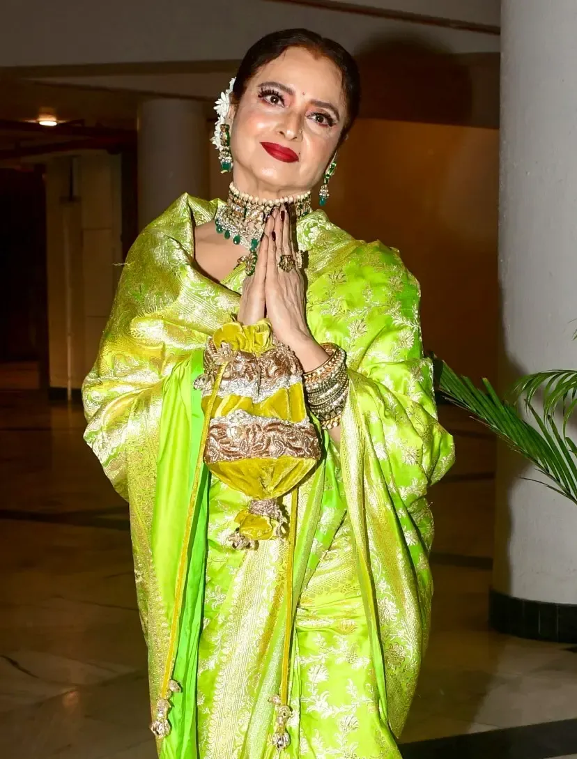 Did Rekha Dance to ‘Kaisi Paheli Zindgani’ with Madhuri Dixit and Vidya Balan at Shabana Azmi’s Birthday?