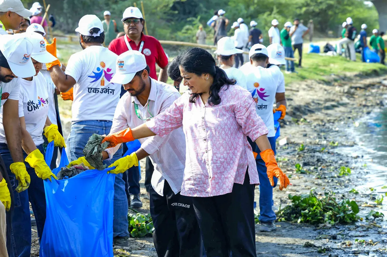 Rekha Gupta leads Yamuna cleanup drive under 'Clean Delhi with CM'