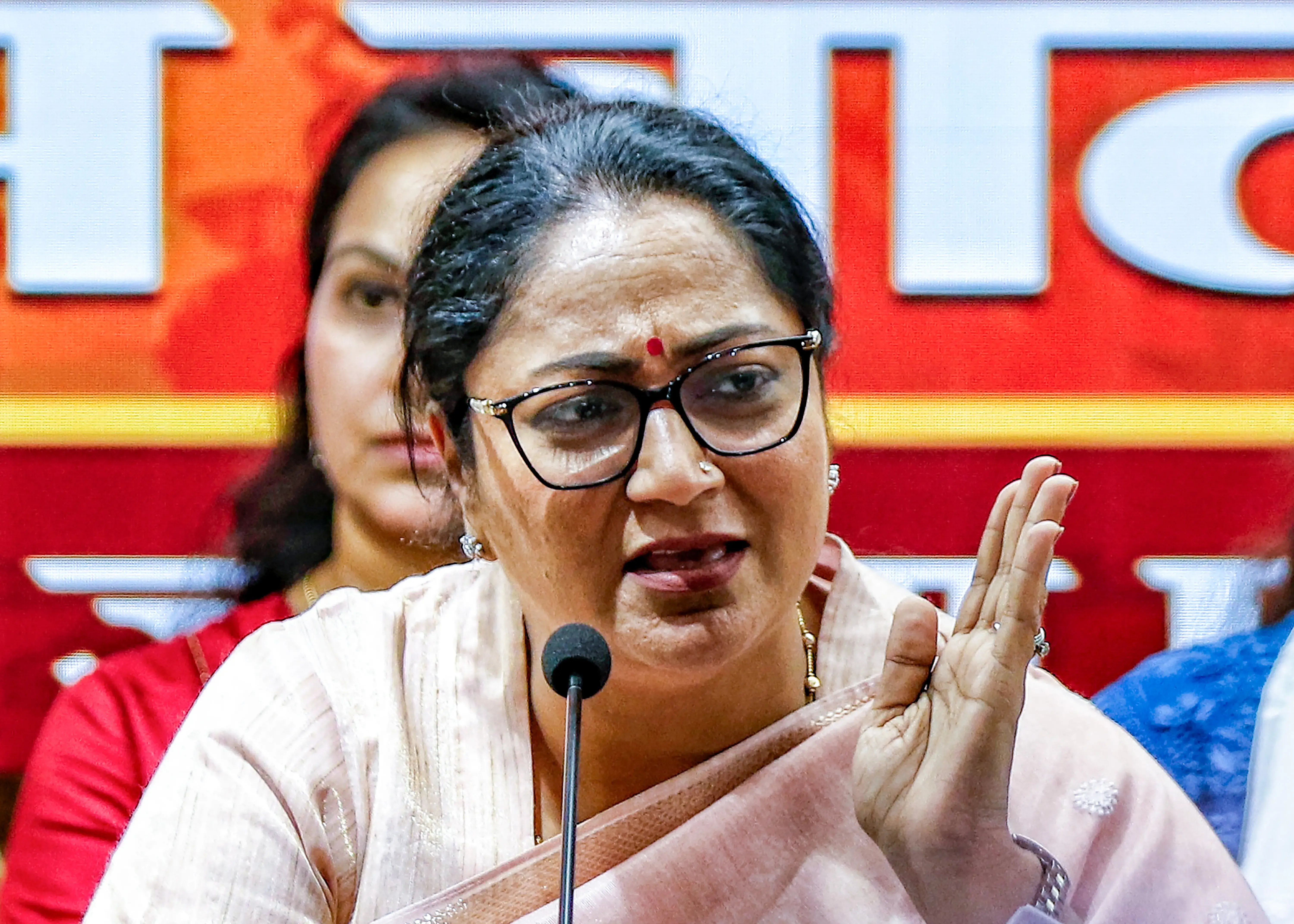 जीएसटी विभाग में बड़ा फेरबदल: रेखा गुप्ता के सख्त आदेश पर 162 अधिकारी-कर्मचारी ट्रांसफर