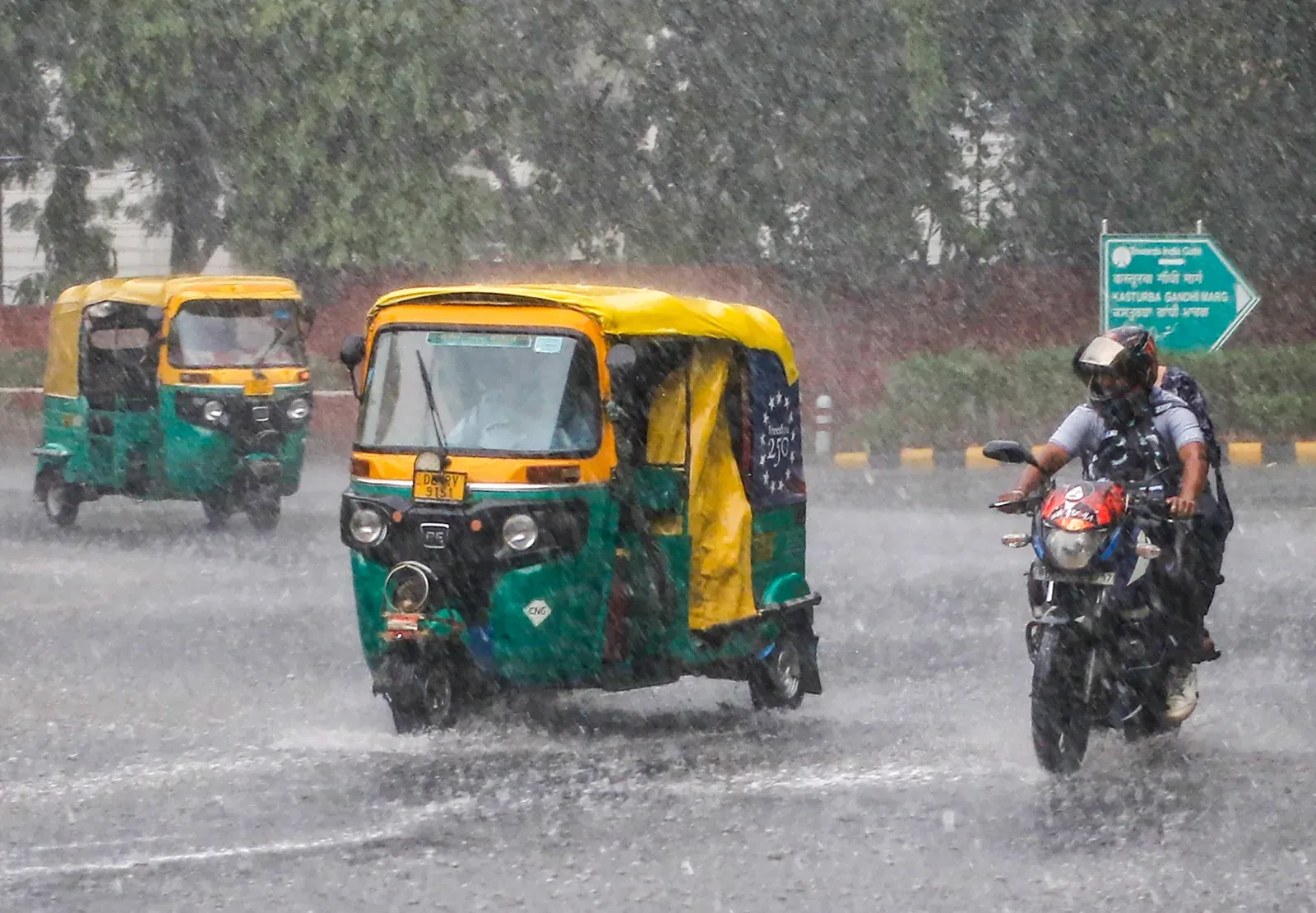 Delhi-NCR rain and thunderstorms forecast until June 4, IMD issues yellow alert