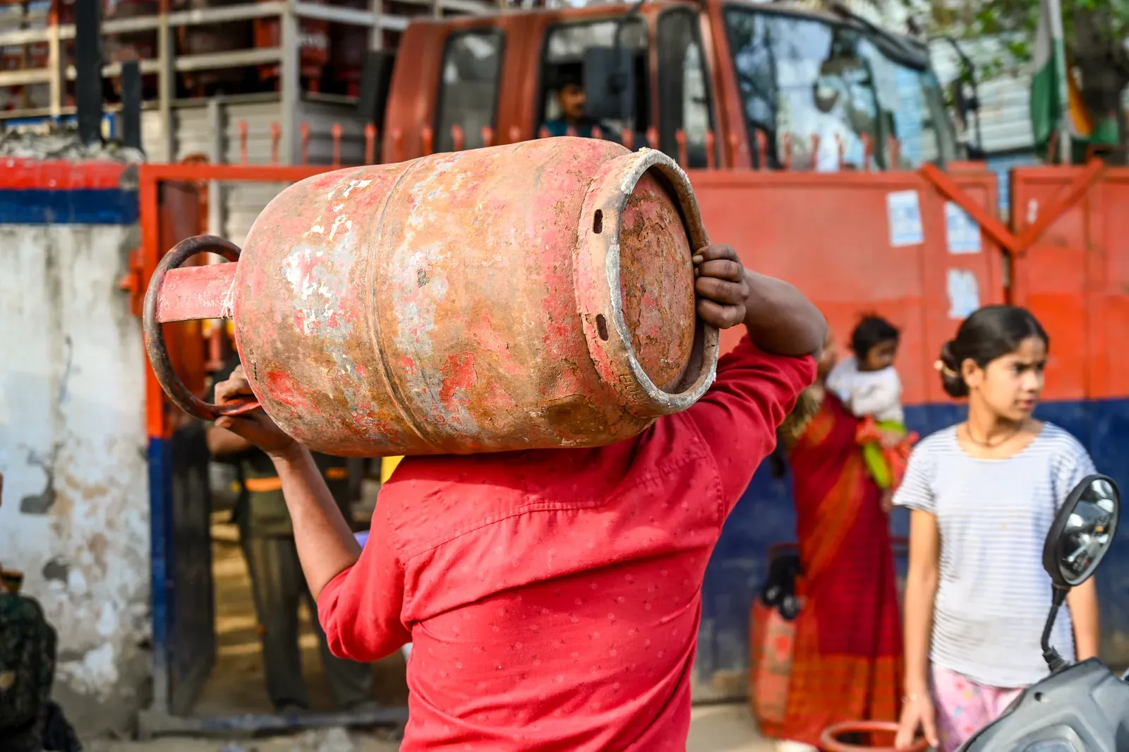 Ujjwala LPG subsidy cut from 9 to 4 cylinders: Opposition calls it 'Andhkaar Scheme'