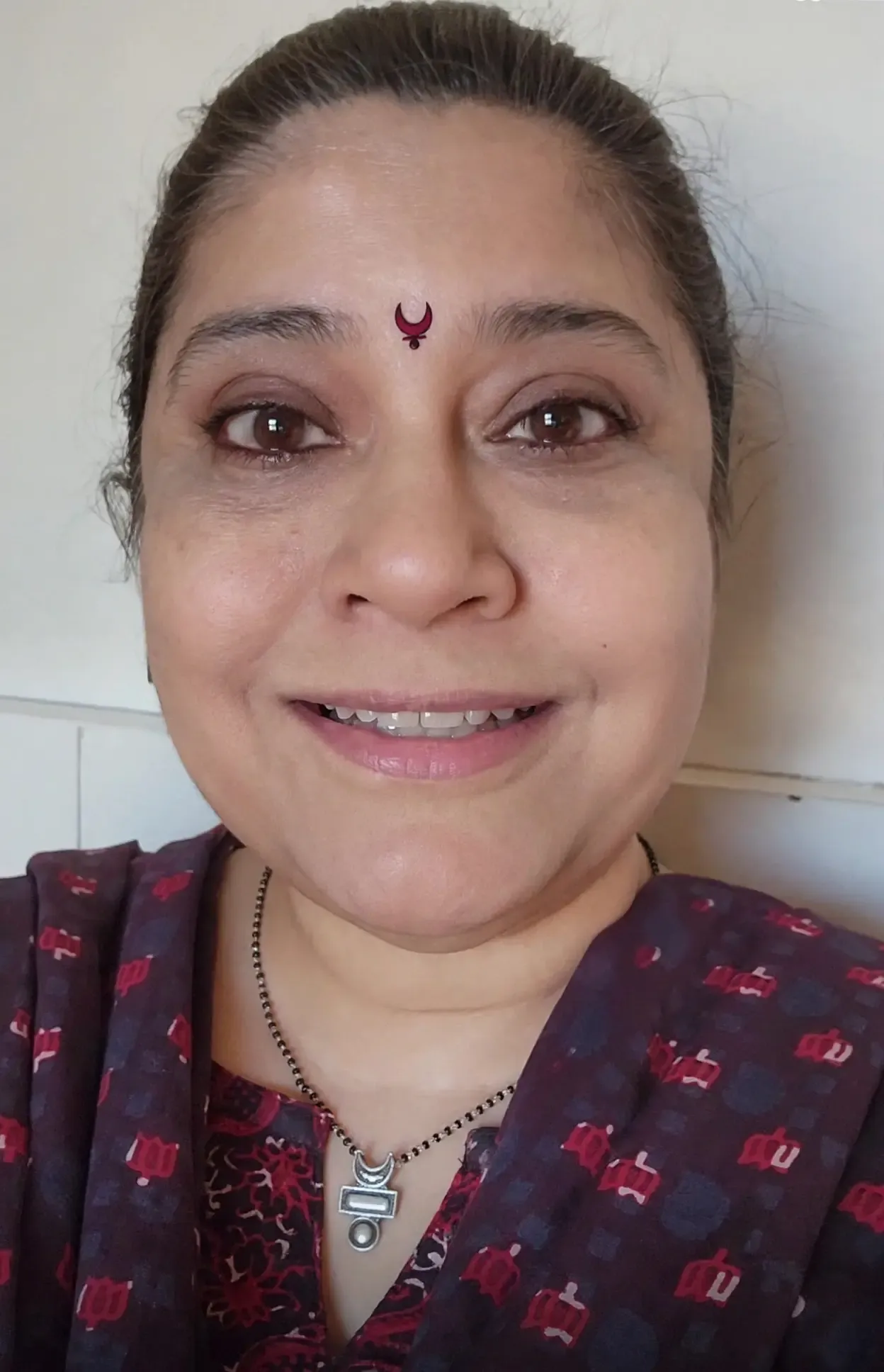 Renuka Shahane reveals SRK's nervous Hindi blunder on sets of Circus