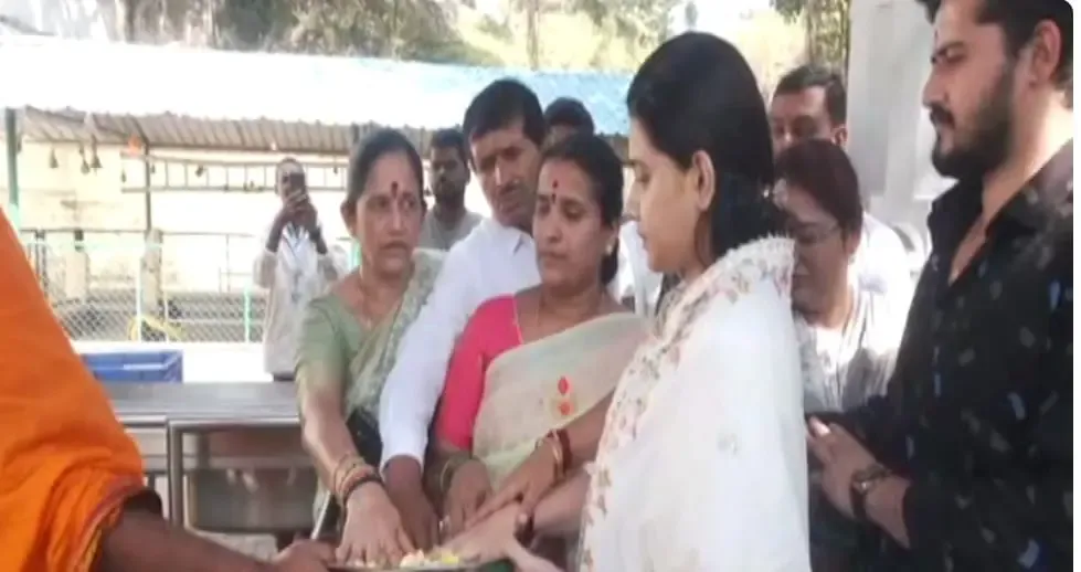 Renukaswamy murder case: Pavithra Gowda released on bail, gets special puja done in name of Darshan (Lead)