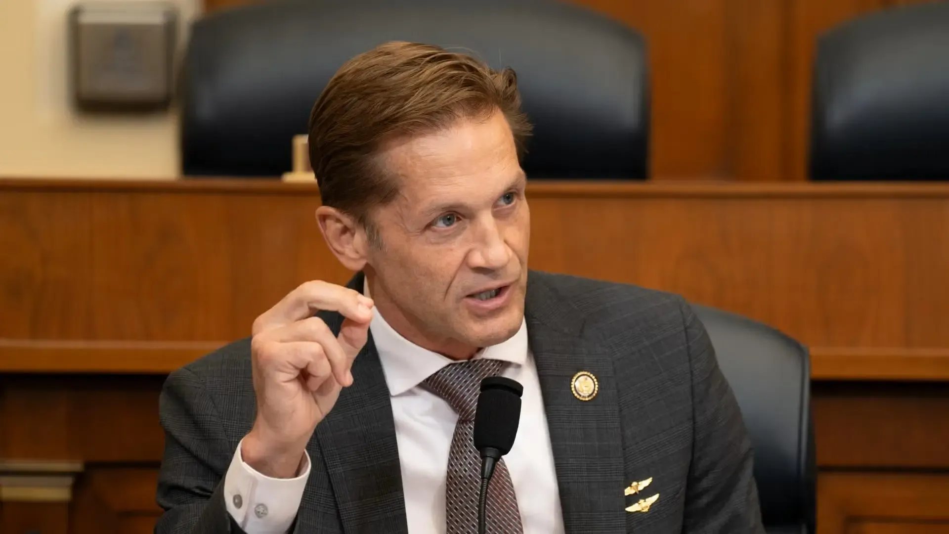 How is a Republican Lawmaker Advocating for Stronger India-US Relations While Cautioning Trump on Tariffs?