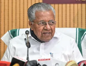रेवंत रेड्डी के 'हिटलर' वाले बयान पर सियासी घमासान, पिनाराई विजयन बोले — 'कांग्रेस के लिए शर्मनाक'