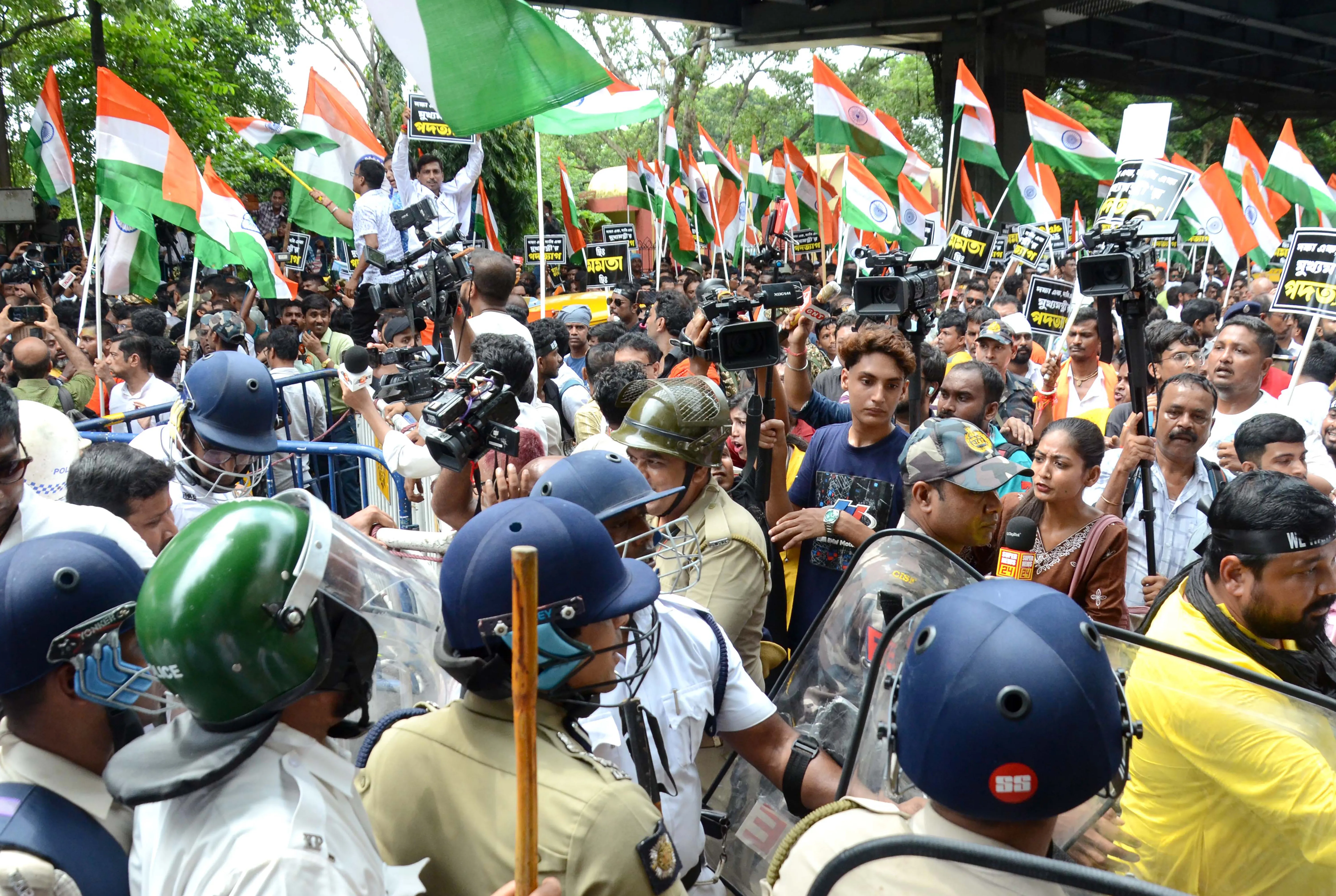 Did Kolkata Police Assault the RG Kar Victim's Mother During Protest?