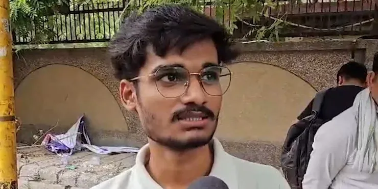 री-नीट यूजी 2026: परीक्षा केंद्रों पर छात्रों की माँग — अब कोई रद्दी नहीं, बस निष्पक्ष परीक्षा