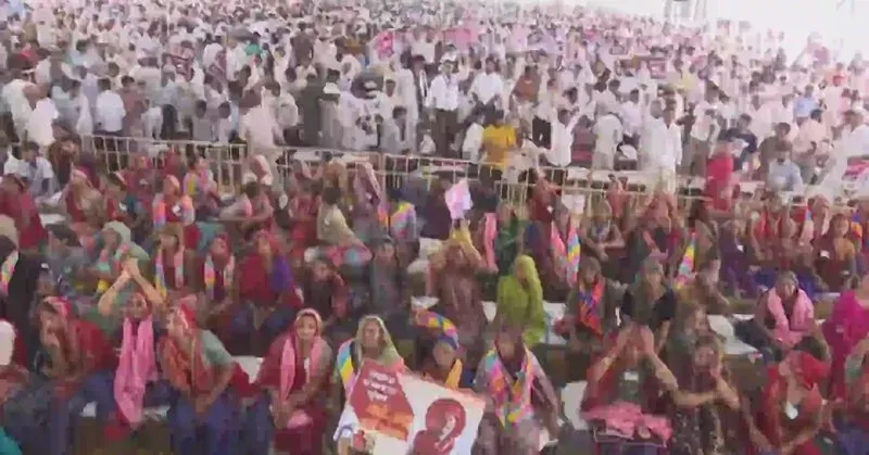 Rijiju: PM Modi lays foundation stones in Banaskantha