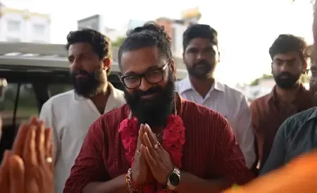 ऋषभ शेट्टी ने रामनाथस्वामी मंदिर में की पूजा, 'कांतारा: चैप्टर 1' की सफलता का मनाया जश्न