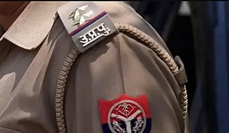 क्या रिश्वत वीडियो वायरल होने पर यूपी पुलिस ने 11 कर्मियों को निलंबित किया?